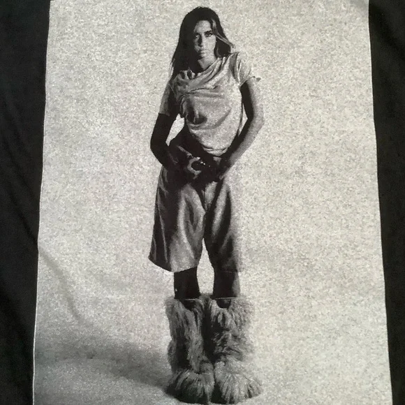 Tate McRae Tour Concert T-Shirt - Picture 6 of 11